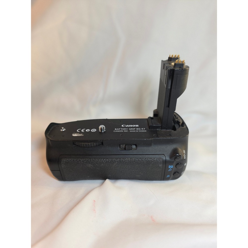 Canon BG-E7 Battery Grip for EOS 7D Digital SLR Camera Black